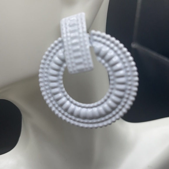 White Textured Circle Hoop Earrings - Picture 2 of 4